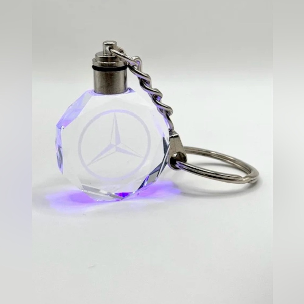 Multicolor LED Car Keychain - Picture 3 of 9